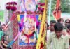 डीजे की धुन पर निकला श्रीकृष्ण का डोल:सिसवा बाजार में महिलाओं ने गीत गाकर कंधे पर उठाया, हर घर के दरवाजे पर हुई पूजा, मेले के साथ समापन