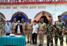 भारत-नेपाल सीमा पर ट्रैवलर से 4.917 किलो अफीम बरामद:महिला समेत चार अंतरराष्ट्रीय तस्कर गिरफ्तार, कीमत 60 लाख रुपये