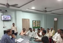 प्रधानों ने बीडीओ का दफ्तर घेरा, कमरे में किया बंद:कमीशन मांगने और अभद्र भाषा का इस्तेमाल करने का आरोप