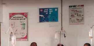 बहराइच में बुखार, खांसी के मरीज बढ़े:तीन बेड होने से फर्श पर इलाज कराने को मजबूर; ओपीडी में लगी लंबी कतार