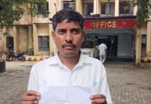 फर्जी मुकदमे की शिकायत लेकर SP के पास पहुंचा युवक:महिला पर गलत केस दर्ज कराने का आरोप; सीडीआर निकलवाकर जांच की मांग, एसपी बोले- जांच के बाद होगी कार्रवाई