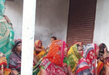 144 महिलाओं को स्वयं सहायता समूह से जोड़ा गया:शिवपुर में ग्राम प्रधान के निवास पर हुआ कार्यक्रम, मिलेंगी 50 हजार की आर्थिक सहायता