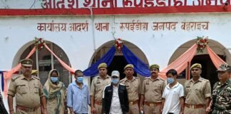 भारत-नेपाल सीमा पर 4किलो अफीम के साथ आरोपी गिरफ्तार:बहराइच में SSB और पुलिस की संयुक्त टीम ने ट्रैवलर वाहन से 60 लाख की अफीम पकड़ी