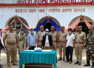 भारत-नेपाल सीमा पर 4किलो अफीम के साथ आरोपी गिरफ्तार:बहराइच में SSB और पुलिस की संयुक्त टीम ने ट्रैवलर वाहन से 60 लाख की अफीम पकड़ी