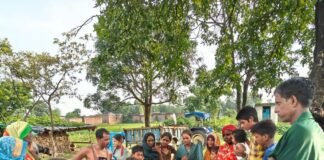 बहोरवा में बुजुर्ग की मौत:दैनिक भास्कर की खबर के बाद स्वास्थ्य टीम पहुंची, 75 लोगों की जांच कर दवाएं दीं