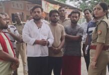 कजरी तीज कांवर यात्रा की सुरक्षा पर बैठक:मंदिर में हुई पीस कमेटी की बैठक, एसडीएम और सीओ ने दिए निर्देश