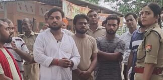 कजरी तीज कांवर यात्रा की सुरक्षा पर बैठक:मंदिर में हुई पीस कमेटी की बैठक, एसडीएम और सीओ ने दिए निर्देश