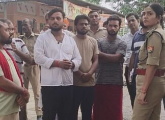 कजरी तीज कांवर यात्रा की सुरक्षा पर बैठक:मंदिर में हुई पीस कमेटी की बैठक, एसडीएम और सीओ ने दिए निर्देश