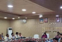 श्रावस्ती में शिक्षा विभाग की उपलब्धियों पर चर्चा:शिक्षा योजनाओं का लाभ बच्चों तक पहुंचाएं, प्रचार-प्रसार में सहयोग मांगा