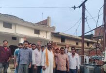 सिरसिया मलमलिया में तीन दिन से बिजली गुल:ट्रांसफार्मर खराब होने से सप्लाई ठप; जेई बोले- नया ट्रांसफार्मर लगाकर बहाल होगी बिजली
