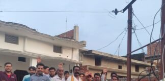 सिरसिया मलमलिया में तीन दिन से बिजली गुल:ट्रांसफार्मर खराब होने से सप्लाई ठप; जेई बोले- नया ट्रांसफार्मर लगाकर बहाल होगी बिजली