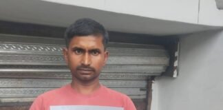 चोरी का खुलासा न होने पर पीड़ित ने दी शिकायत:नवाबगंज में पुलिस अधीक्षक और जनसुनवाई केंद्र पर दिया आवेदन