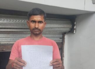 चोरी का खुलासा न होने पर पीड़ित ने दी शिकायत:नवाबगंज में पुलिस अधीक्षक और जनसुनवाई केंद्र पर दिया आवेदन