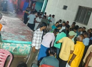 महराजगंज के चिऊरहा में श्रीकृष्ण जन्मोत्सव का छठी पूजन:सोहर गीतों से गूंजा मंदिर परिसर, सैकड़ों श्रद्धालु हुए शामिल