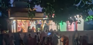 बहराइच के शिव मंदिर में कड़ी-चावल का भंडारा:पूजन-वंदन के बाद सैकड़ों श्रद्धालुओं ने पंगत में बैठकर लिया प्रसाद