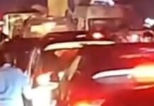 घाघराघाट पुल पर डीसीएम खराब होने से जाम:पुल के बीच वाहन खड़ा होने पर दोनों ओर वाहनों की लंबी कतार लगी, पुलिस ने संभाला ट्रैफिक