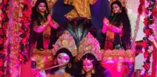 सिरसिया के दुर्गा मंदिर में कृष्ण जन्माष्टमी की छठी मनाई:भंडारे में उमड़े श्रद्धालु, अध्यक्ष ने बांटा प्रसाद; बारिश भी हुई