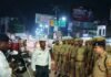 महराजगंज में चला विशेष चेकिंग अभियान:बाजारों, बस स्टेशन, होटल-ढाबों और संवेदनशील जगहों पर पुलिस की सघन जांच; संदिग्ध लोगों और वाहनों से पूछताछ