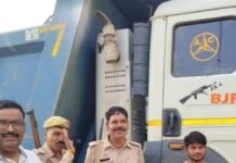 नानपारा में अवैध मिट्टी खनन का डंपर पकड़ा:एसडीएम के निर्देश पर नायब तहसीलदार ने की कार्रवाई, कोतवाली में खड़ा कराया वाहन