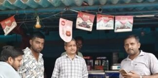 बनकटी में व्यापारियों को बांटे गए डस्टबिन:गीले-सूखे कचरे के लिए नीले-हरे डस्टबिन दिए, स्वच्छता के प्रति जागरूक किया