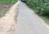 बदलबाग को जोड़ने वाली सड़क जर्जर:ग्रामीणों और स्कूली बच्चों को परेशानी, बारिश में जलभराव से कीचड़ में गिर रहे लोग