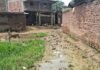 बारिश के बाद सड़क पर कीचड़, आवागमन में परेशानी:बालकराम पुरवा के लोग परेशान, पक्की सड़क बनाने की मांग की