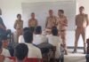 पुलिस ने छात्रों को साइबर अपराधों से बचने के:बहराइच के इंटर कॉलेज में डिजिटल अरेस्ट स्कैम, बुलिंग और ग्रूमिंग की जानकारी दी
