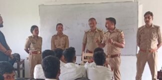 पुलिस ने छात्रों को साइबर अपराधों से बचने के:बहराइच के इंटर कॉलेज में डिजिटल अरेस्ट स्कैम, बुलिंग और ग्रूमिंग की जानकारी दी