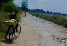 श्रावस्ती में कानीबोझी से राप्ती बैराज मार्ग बदहाल:गड्ढों और कीचड़ से राहगीर परेशान, कई हादसे भी हो चुके
