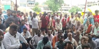 चंदौली में वेंडिंग जोन और स्थायी मंडी की मांग, फल-सब्जी कारोबारियों ने दी आंदोलन की चेतावनी
