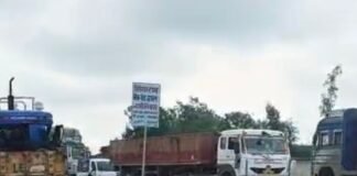 नेपाल में बाढ़-भूस्खलन से सोनौली बॉर्डर पर 12 किमी जाम:कई दिन से फंसे मालवाहक, सड़क पर गुजार रहे रात-दिन; पानी-भोजन और शौचालय की समस्या