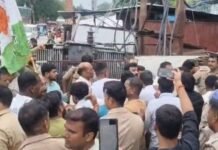 UP: अमेठी में यूथ कांग्रेस का जोरदार प्रदर्शन, गृह मंत्री का पुतला फूंकने को लेकर पुलिस से नोकझोंक