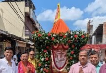 नानपारा में भादो मेले की भव्य कलश यात्रा निकली:श्याम मंदिर से विश्वनाथ मंदिर तक गई, रात में जागरण भी होगा