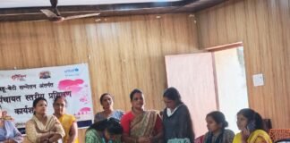 सास-बहू सम्मेलन में महिलाओं को अधिकारों का पाठ:मिठौरा में घरेलू हिंसा, दहेज और साइबर अपराध से बचाव की दी जानकारी
