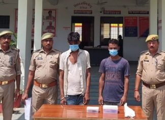 बहराइच में गश्त के दौरान पुलिस ने दो चोर पकड़े:चोरी की साइकिल, नशीली टेबलेट और उपकरण बरामद