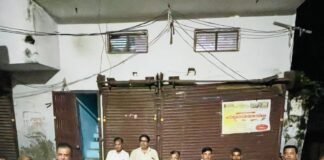 पयागपुर में रामप्रसाद शर्मा बने नवदुर्गा पूजा समिति के अध्यक्ष:त्रिदेव मंदिर परिसर में हुई बैठक, दुर्गा पूजा के कार्यक्रमों पर बनी रूपरेखा