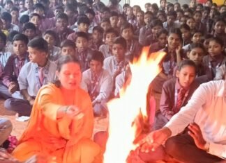 वैदिक यज्ञ के साथ छात्रों को सिखाए अच्छे विचार:बस्ती में आर्य समाज के वेद प्रचार अभियान में स्वच्छता, सात्विक भोजन और एकाग्रता का संदेश