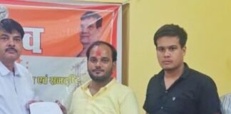 सिसवा में जर्जर बिजली पोल और ट्रिपिंग से लोग परेशान:एमएलसी प्रतिनिधि ने एक्सईएन को दिया पत्र, हादसे वाले पोल पहले बदलने की मांग