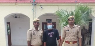 पॉक्सो एक्ट के वारंटी आरोपी को पुलिस ने पकड़ा:महराजगंज में 2020 के मुकदमे में जारी था वारंट