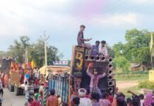 रायगंज में श्रीकृष्ण जन्माष्टमी विसर्जन शोभायात्रा निकली:डीजे की धुन पर झूमे श्रद्धालु, भक्तिमय हुआ माहौल