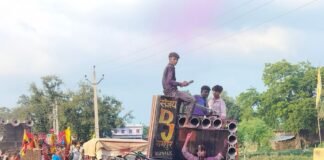 रायगंज में श्रीकृष्ण जन्माष्टमी विसर्जन शोभायात्रा निकली:डीजे की धुन पर झूमे श्रद्धालु, भक्तिमय हुआ माहौल