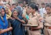 बहराइच में घर में दुपट्टे के सहारे लटकी मिली विवाहिता, मौत से मचा हड़कंप