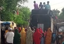 श्रावस्ती में धूमधाम से मनाया गया जन्माष्टमी महोत्सव:अकारा गांव से निकली भव्य शोभायात्रा राप्ती नदी पहुंची, डीजे पर झूमे श्रद्धालु