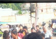 डग्गामार वाहनों के विरोध में रोडवेज कर्मियों का चक्का जाम:सवारी बैठाने को लेकर ड्राइवर से विवाद; 3 घंटे बंद रहा बसों का संचालन