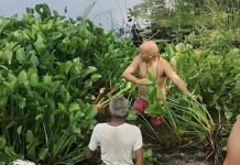 चन्द्रमणि पाण्डेय के नेतृत्व में मनोरमा घाट पर सफाई अभियान:स्थानीय लोगों ने की साफ-सफाई; पाण्डेय बोले- अधिकारी मुंह मोड़ सकते हैं, हम नहीं