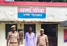 चौक पुलिस ने ई-वारंटी अजय को घर से पकड़ा:महराजगंज में 2023 के मारपीट मामले में था वांछित