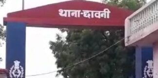 बेसहारा पशु से टकराकर बाइक सवार घायल:पुलिस ने ग्रामीणों की मदद से पशु को निकाला, घायल को अस्पताल में भर्ती कराया