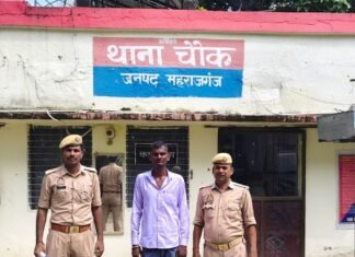 चौक पुलिस ने ई-वारंटी अजय को घर से गिरफ्तार किया:महाराजगंज में मारपीट और धमकी के मामले में था फरार, कोर्ट में पेश कर भेजा जेल
