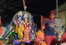 नानपारा में राधा-कृष्ण की प्रतिमाओं का विसर्जन हुआ:भक्तिमय माहौल में डीजे के साथ गायघाट में विसर्जित