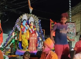 नानपारा में राधा-कृष्ण की प्रतिमाओं का विसर्जन हुआ:भक्तिमय माहौल में डीजे के साथ गायघाट में विसर्जित